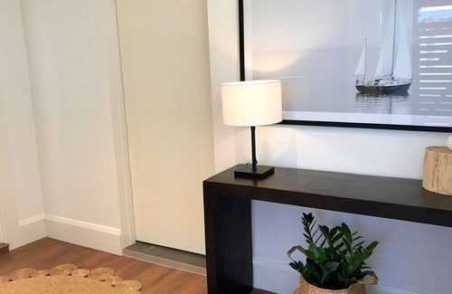 Goolwa House | The Admiral Riverside - Waterfront Accommodation in Goolwa Township