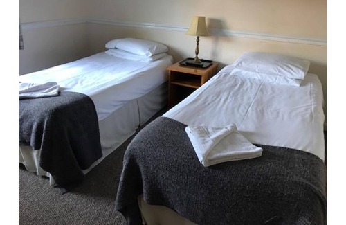 Bracknell House | The Admirals Inn Guest House