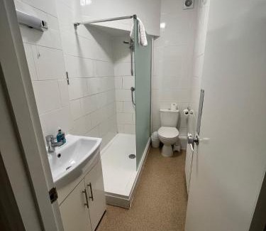 Bracknell House | The Admirals Inn Guest House
