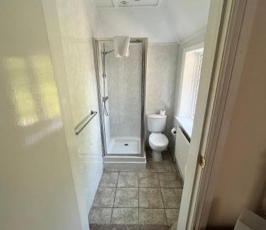 Bracknell House | The Admirals Inn Guest House