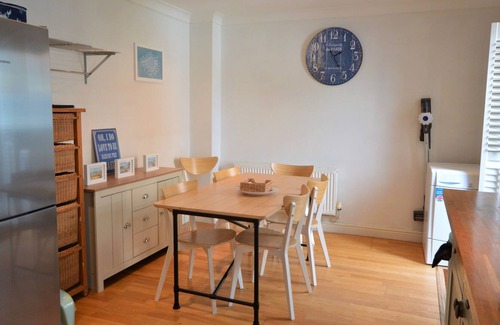 Totland Bay Cottage | The Afton - a house that sleeps 6 guests in 4 bedrooms