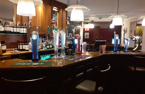 London Borough of Hounslow Bed & Breakfast | The Airman