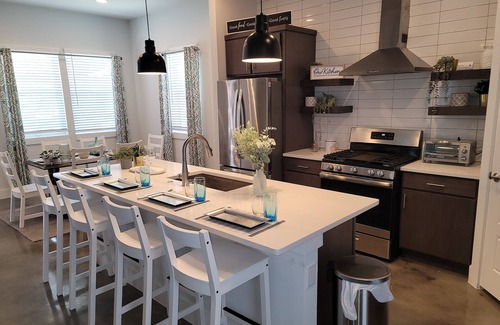 Eastside Promise Neighborhood House | The Alamo Riverwalk Pearl Modern 4 Bedroom Home