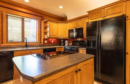 East Kootenay Ski Chalet | The Alders Chalet - by Fernie Central Reservations