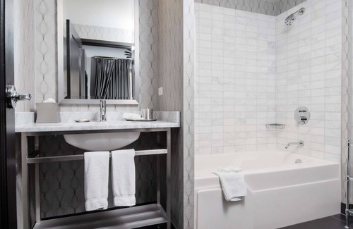 Downtown Chicago Hotel | The Allegro Royal Sonesta Hotel Chicago Loop