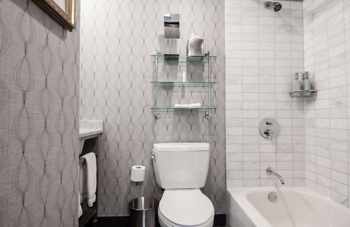 Downtown Chicago Hotel | The Allegro Royal Sonesta Hotel Chicago Loop