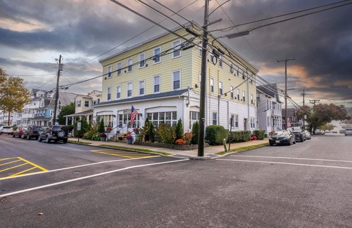 Ocean Grove Apartment | The Allenhurst, Apartment #10 - Studio & Bathroom Apartment