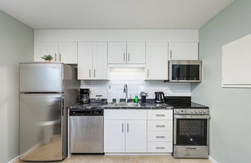 Collingwood House | The Alpine - Central Collingwood Condo