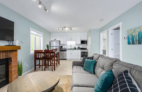 Collingwood House | The Alpine - Central Collingwood Condo