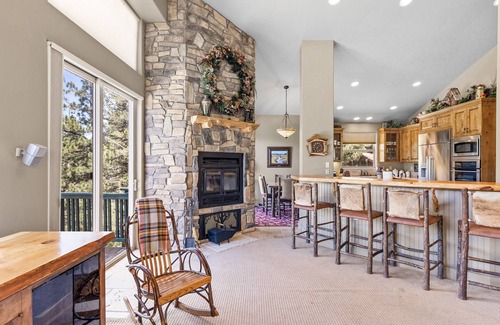 June Lake House | The Alpine Chalet - Sleeps 14!