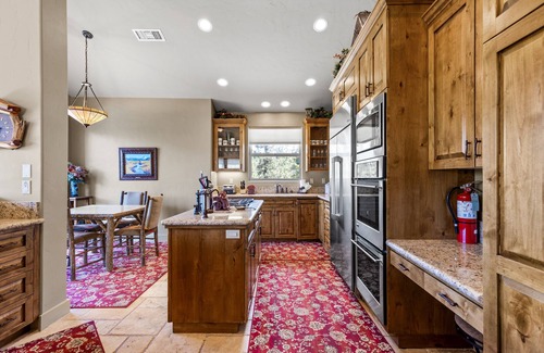 June Lake House | The Alpine Chalet - Sleeps 14!