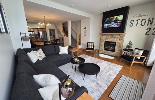 East Kootenay House | The Alpine Twins Mega