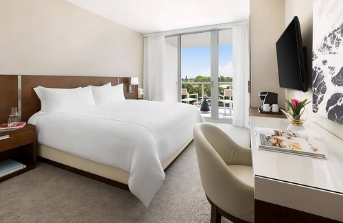 Bay Harbor Islands Hotel | The Altair Hotel Bay Harbor Miami Deluxe King Room Balcony Accessible Water View
