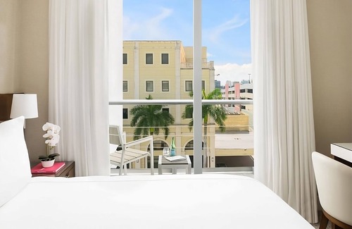 Bay Harbor Islands Hotel | The Altair Hotel Bay Harbor Miami Deluxe King Room Balcony Accessible Water View