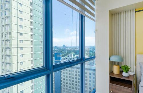 Cebu Apartment | The Amber Room at 38th Park Avenue IT Park Cebu - Walk to Ayala and Cafes with fast WiFi