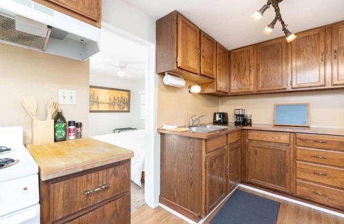 Lower Avenues Apartment | The Amber Suite - Historic Avenues Downtown Apt