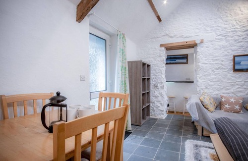 Castlemartin House | The Anchor Light - 1 Bed - Freshwest Beach Retreat