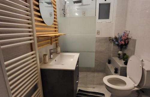 Rafina-Pikermi Apartment | THE ANCHOR - next to the port, airport & Athens
