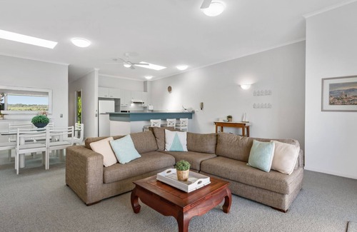 Noosaville Apartment | The Anchorage - Views Of Noosa River Mouth