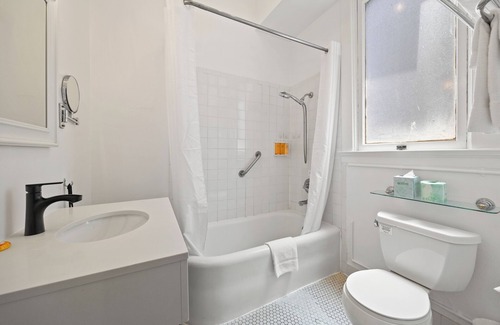 Lower Nob Hill Hotel | The Andrews Hotel