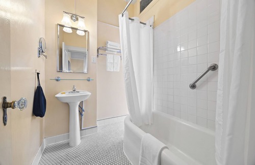Lower Nob Hill Hotel | The Andrews Hotel