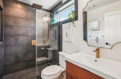 Fredericksburg Villa | The Ann-ex at King's Crossing