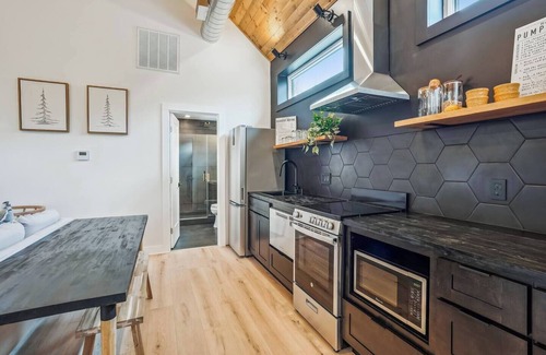 Fredericksburg House | The Annex at King's Crossing