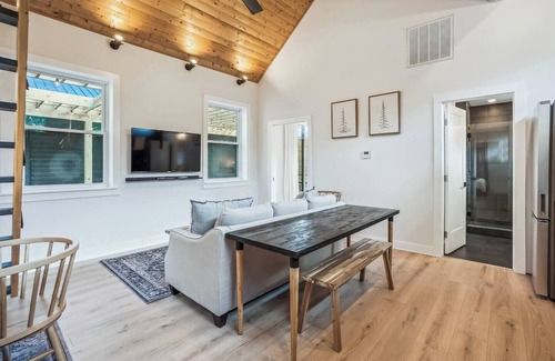 Fredericksburg House | The Annex at King's Crossing