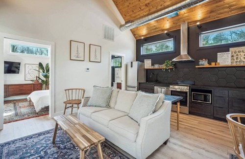 Fredericksburg House | The Annex at King's Crossing