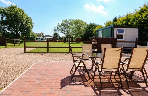 Maltby le Marsh Cottage | THE ANNEX AT THE STABLES, with a garden in Maltby Le Marsh