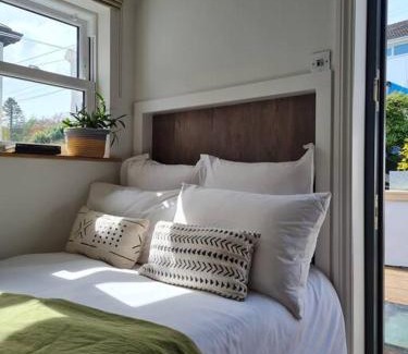Lostwithiel Apartment | THE ANNEX, Lostwithiel Small Double Bed, Private Parking, Quiet Location
