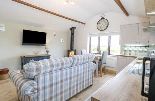 Hainford Cottage | THE ANNEXE, GRANGE FARM, romantic, with a garden in Hainford