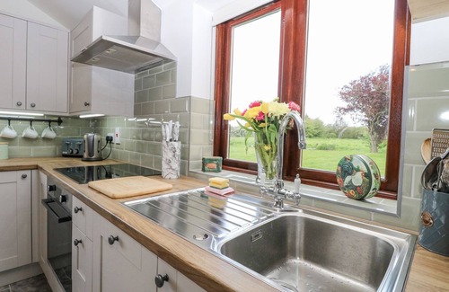 Hainford Cottage | THE ANNEXE, GRANGE FARM, romantic, with a garden in Hainford