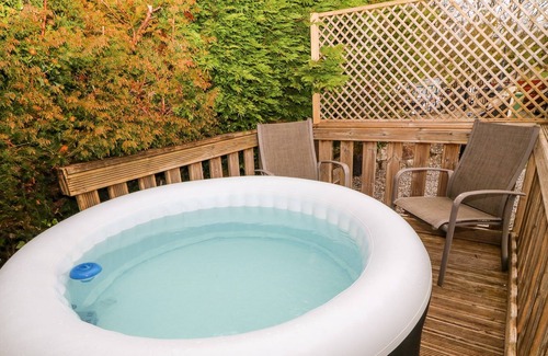 Brynteg Cottage | THE ANNEXE, pet friendly, with hot tub in Brynteg