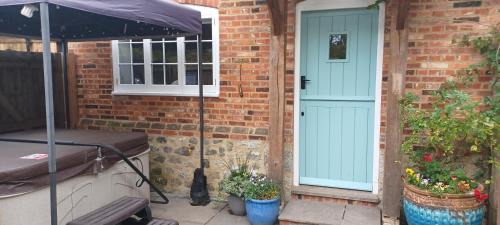 Maidstone House | The Annexe with Hot Tub