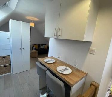 New Forest District Apartment | The Annexe - woodland views and close to beach!