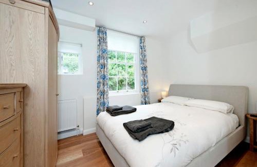 Winchester Apartment | The Apartment, 24 West End Terrace, Winchester