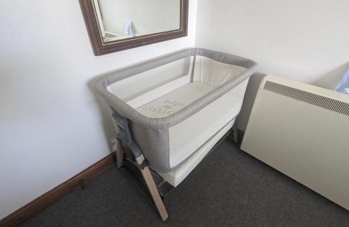 Huddersfield Apartment | The Apartment at Chalk House - 3 Beds - 1 Cot