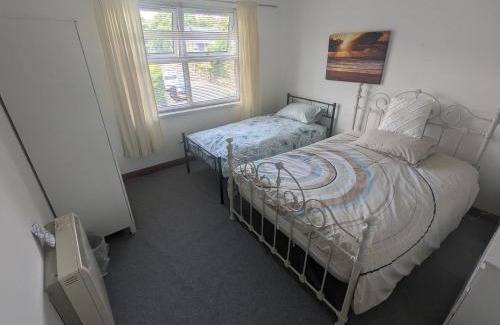 Huddersfield Apartment | The Apartment at Chalk House - 3 Beds - 1 Cot