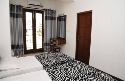 Kollupitiya Apartment | The Apartments by Lanka Vacations