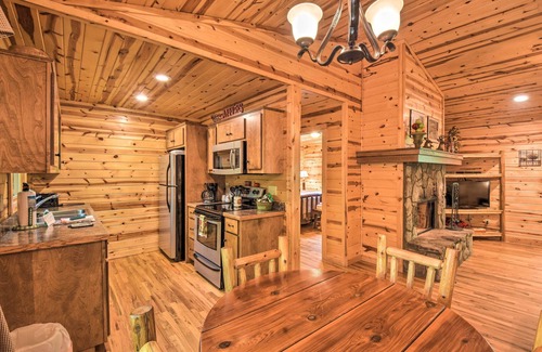 Helen Cabin | ‘The Apple Dumpling’ Cabin: Pool Table, Grill