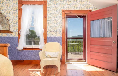 Jefferson House | ★ The Applebrook White Mountains Wedding Venue, Retreats, & Events ★