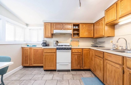 Lower Avenues Apartment | The Aquamarine Suite -Walk Downtown-40 mins to Ski