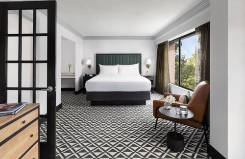 Brookline Hotel | The Arcadian Suite Room Close to The Isabella Stewart Gardner Museum !