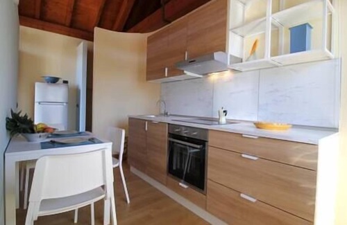 Pettenasco Apartment | The Arch in the sky for 4 people, Una vista lago unica ed un relax in giardino per godere di questo