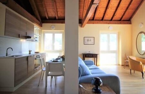 Pettenasco Apartment | The Arch in the sky for 4 people, Una vista lago unica ed un relax in giardino per godere di questo