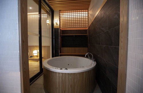 Phuket Hotel | The Arch Phuket Hotel