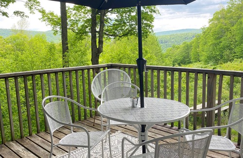 Plymouth Ski Chalet | "The Arched Chalet" Stunning Green Mountain views close to Killington and Okemo