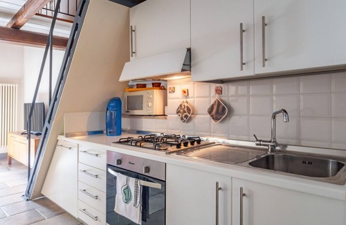 Arcola Apartment | The Arcolan Cottage! Your Medieval Getaway x4