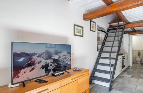Arcola Apartment | The Arcolan Cottage! Your Medieval Getaway x4